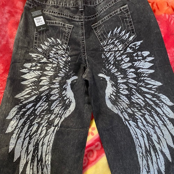 Cute brand new true religion women’s baggy jeans in size 33 (price negotiable) - Picture 4 of 6